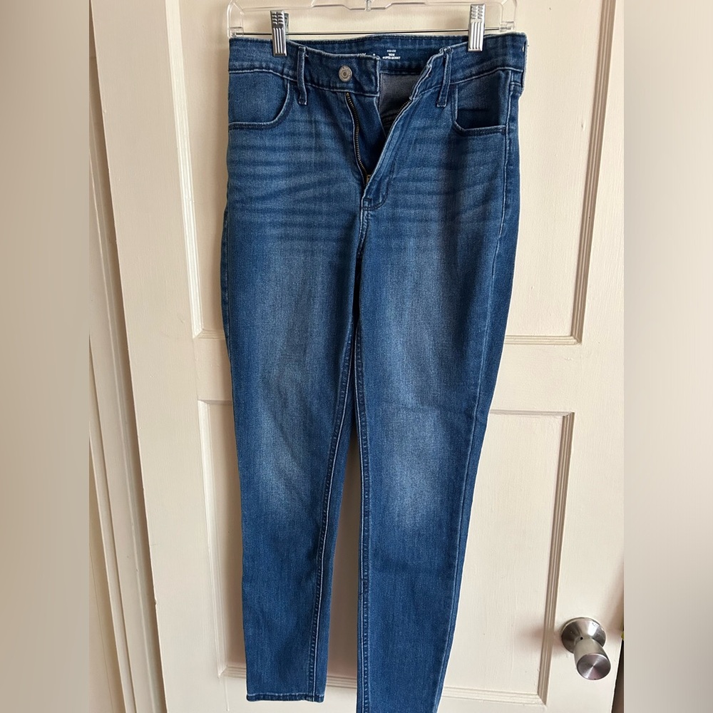 EUC Old Navy jeans size 8. Price to sell- make me an offer.